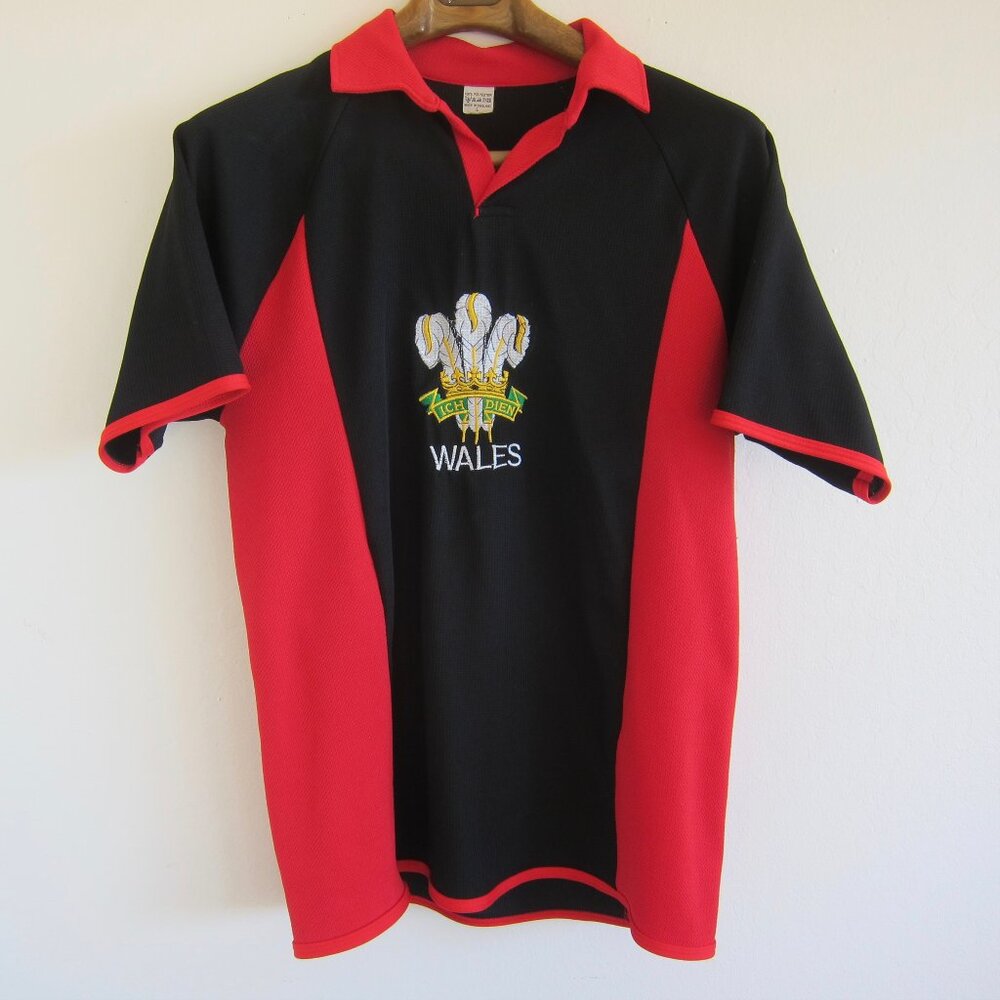 WALES, ICH DIEN, PRINCE OF WALES, POLYESTER PULLOVER POLO SHIRT - NEW - SZ LARGE